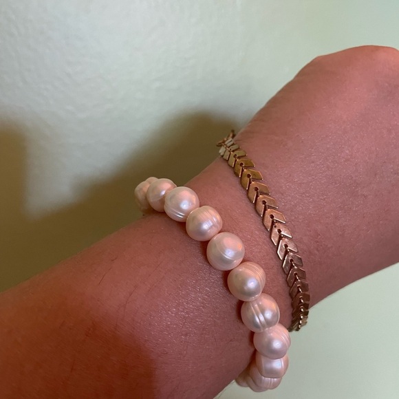 Elegant Gold and Pearl Bracelet Set - Picture 4 of 6
